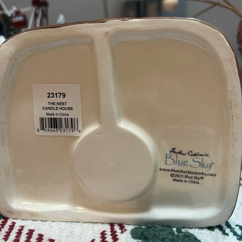 ‼️SOLD‼️Charming Blue and White Ceramic Cottage - Picture 6 of 6